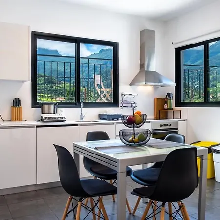 Ferienhaus Guestready - Panoramic Mountain Escape São Vicente